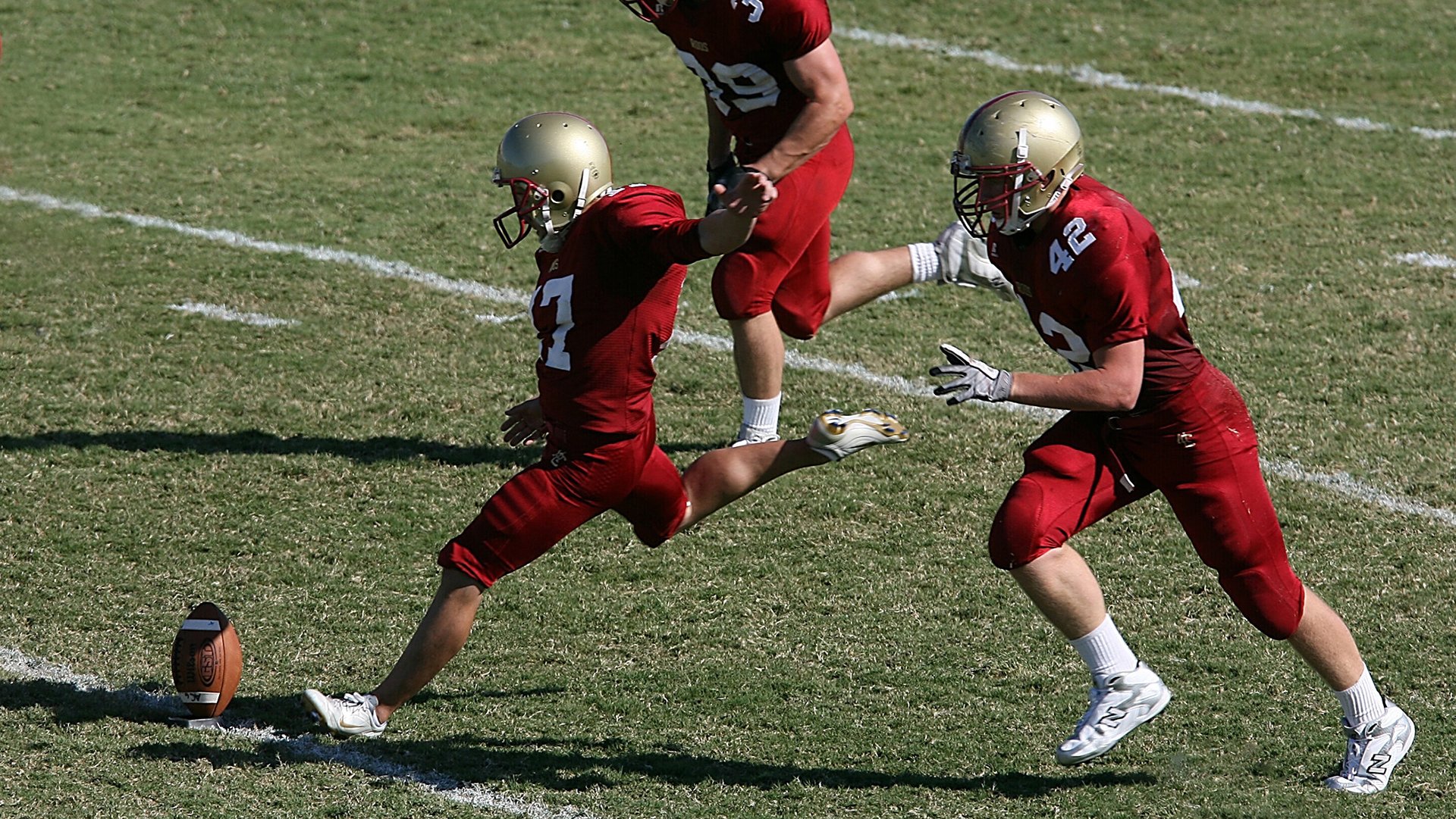 爱游戏体育官方在线-简：迅猛的跑动和精准的射门能力，使他成为全黑队的攻击利器